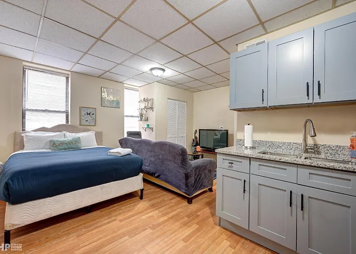 Newly Renovated In The Heart Of Pilsen
